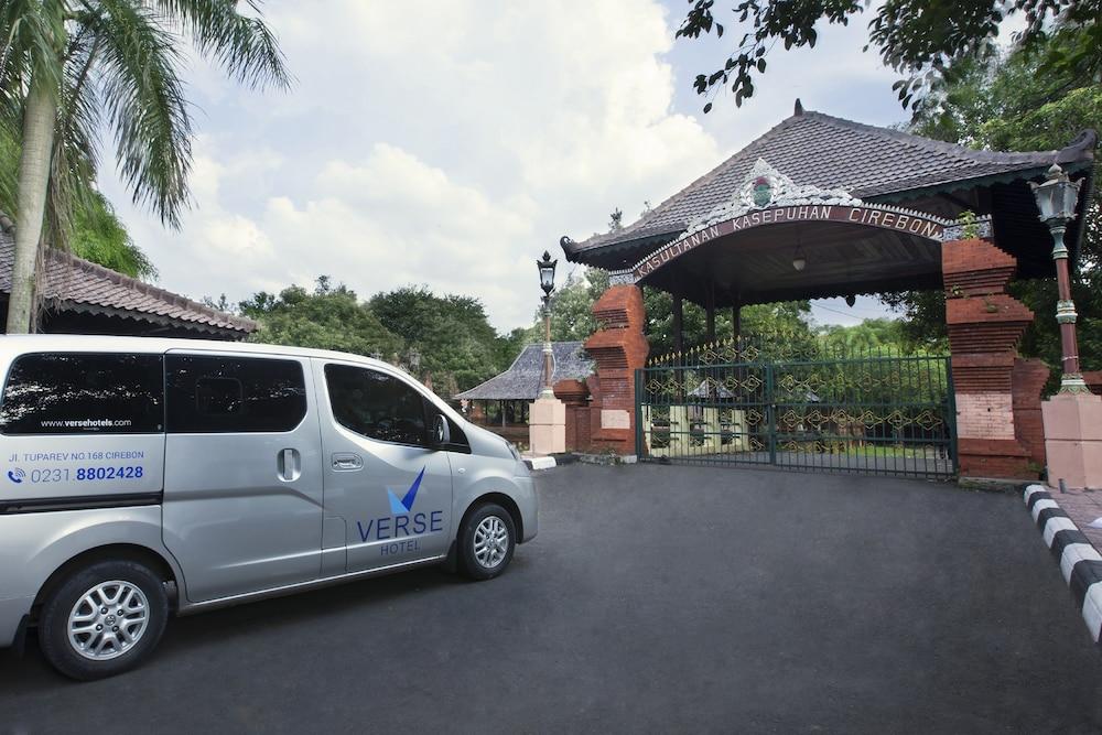 Verse Hotel Cirebon Exterior photo