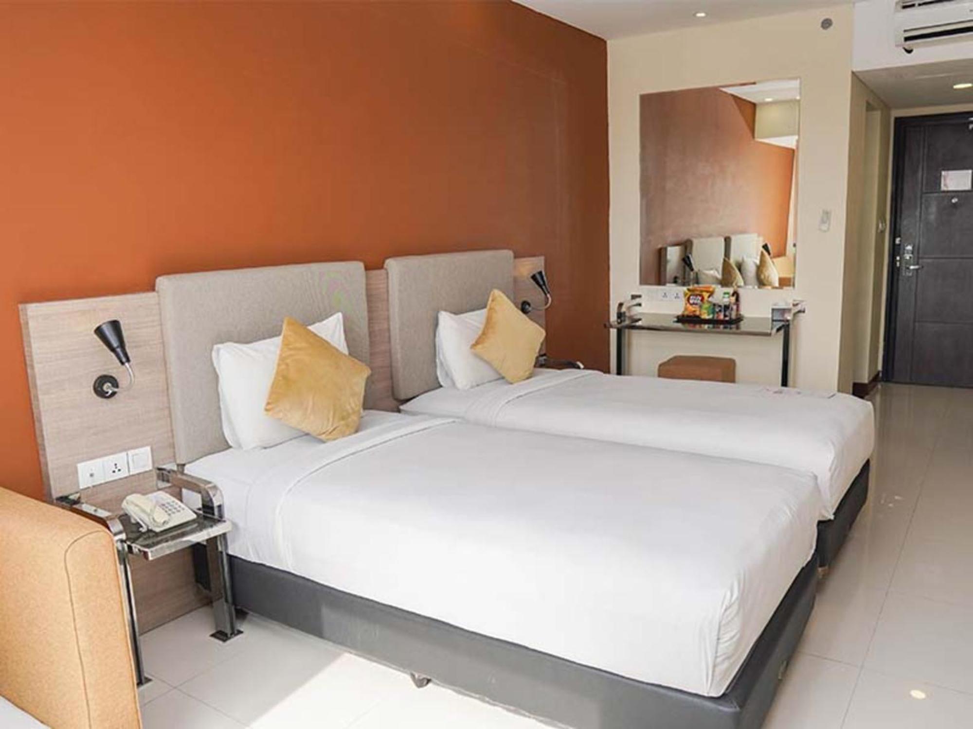 Verse Hotel Cirebon Exterior photo