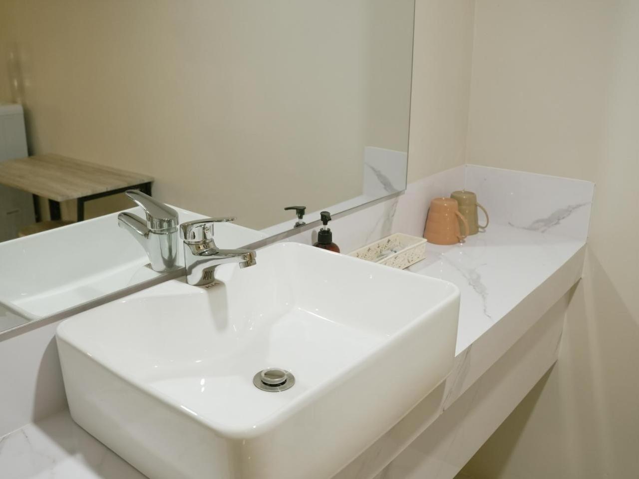 Verse Hotel Cirebon Exterior photo