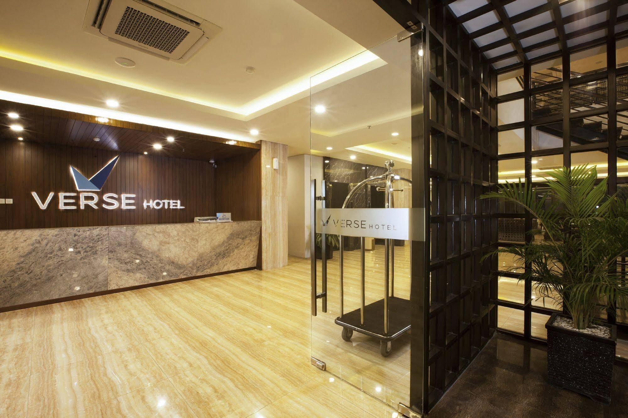Verse Hotel Cirebon Exterior photo